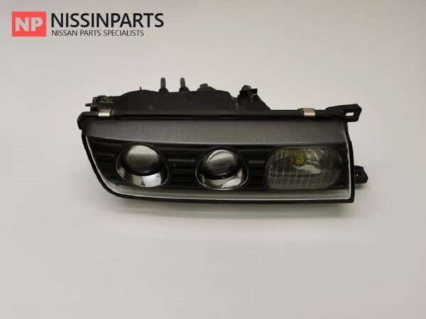 NISSAN CEFIRO A31 DRIVERS HEADLIGHT