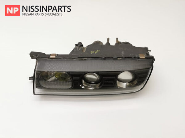 NISSAN CEFIRO A31 PASSENGERS HEADLIGHT