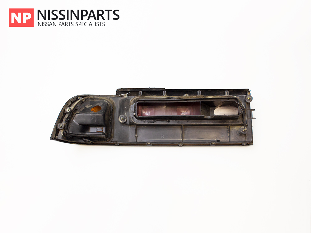 NISSAN CEFIRO A31 PRE-FACELIFT DRIVERS TAIL LIGHT