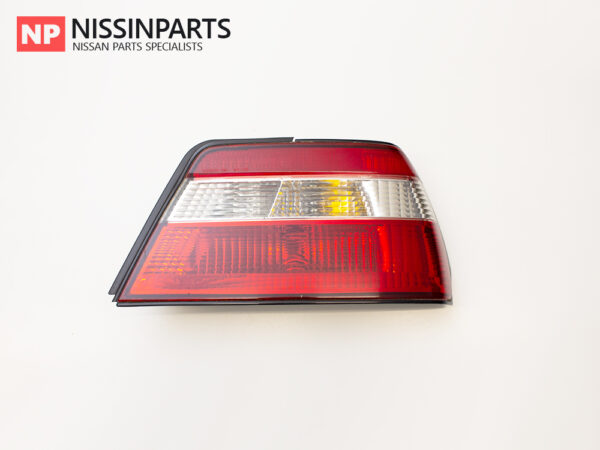 NISSAN BLUEBIRD U14 DRIVERS TAIL LIGHT