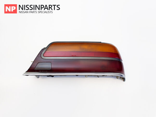 NISSAN LAUREL PRE-FACELIFT DRIVERS TAIL LIGHT