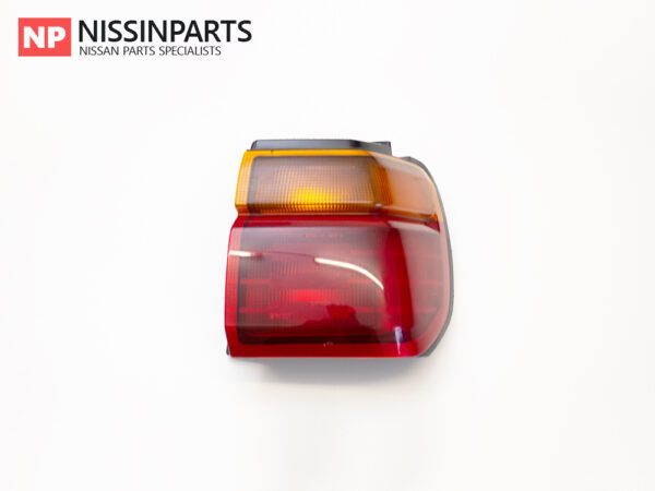 NISSAN STAGEA C34 PRE-FACELIFT DRIVERS TAIL LIGHT