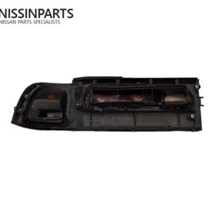 NISSAN CEFIRO A31 PRE-FACELIFT DRIVERS TAIL LIGHT