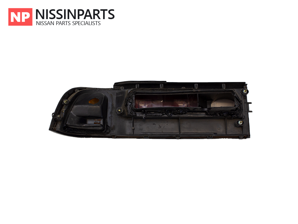 NISSAN CEFIRO A31 PRE-FACELIFT DRIVERS TAIL LIGHT